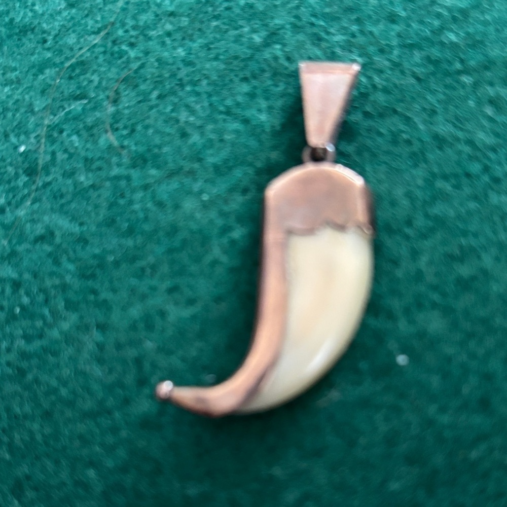 Antique Victorian Mounted   9 kt  Rose Gold Claw Cream Pendant (Raj Claw